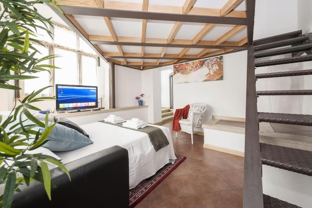 Stylish Loft - Colosseum 4 Min Walk -3 Beds -sleeps Up To 6 People Appartement Rome