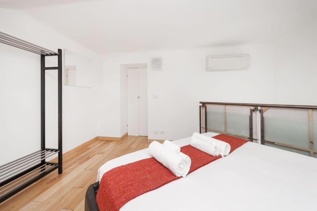 Stylish Loft - Colosseum 4 Min Walk -3 Beds -sleeps Up To 6 People Appartement Rome