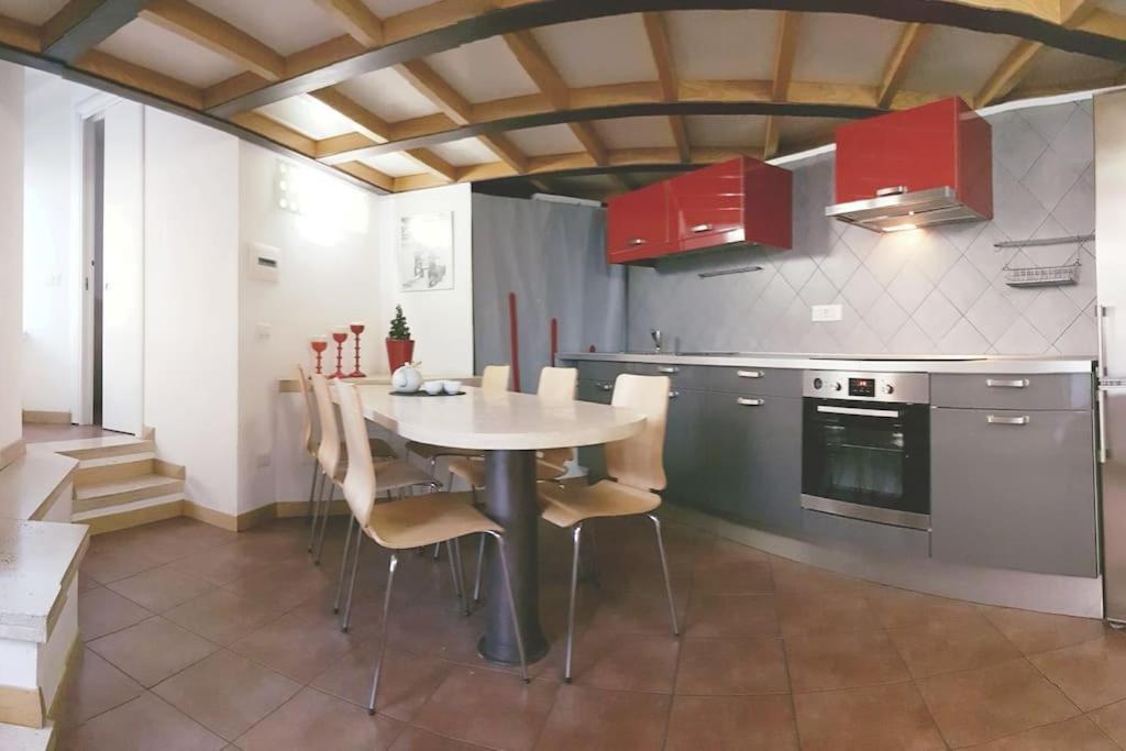 Stylish Loft - Colosseum 4 Min Walk -3 Beds -sleeps Up To 6 People Appartement Rome